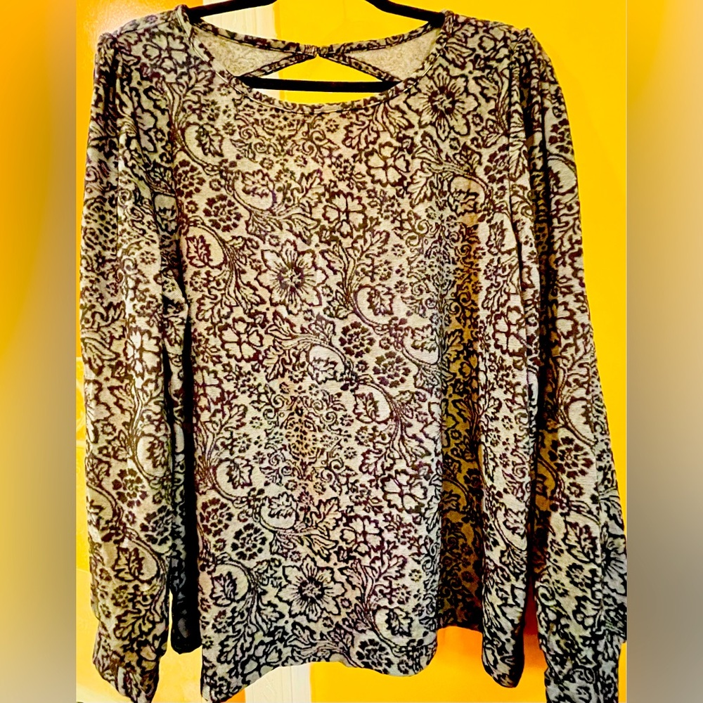 Ann Taylor LOFT women’s blouse, black & gray.